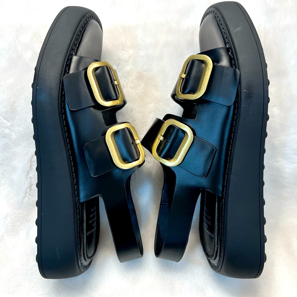 Women Sandal leather with straps and metal buckles, cushioned insole size 7
